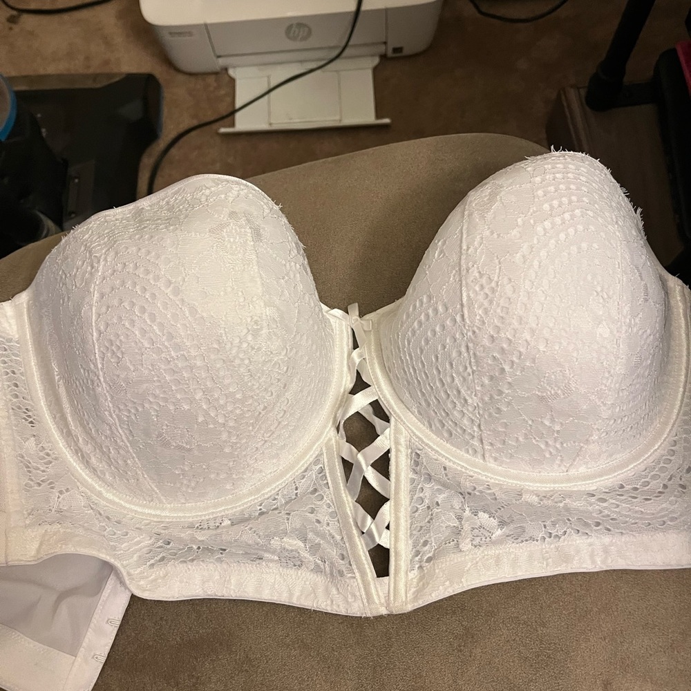 Cacique brand White corset strapless bra. Size 46 c. Fits a little big.